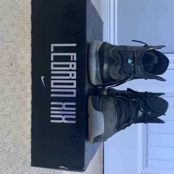 Lebron James xix almost new basketball shoes - Picture 9 of 13